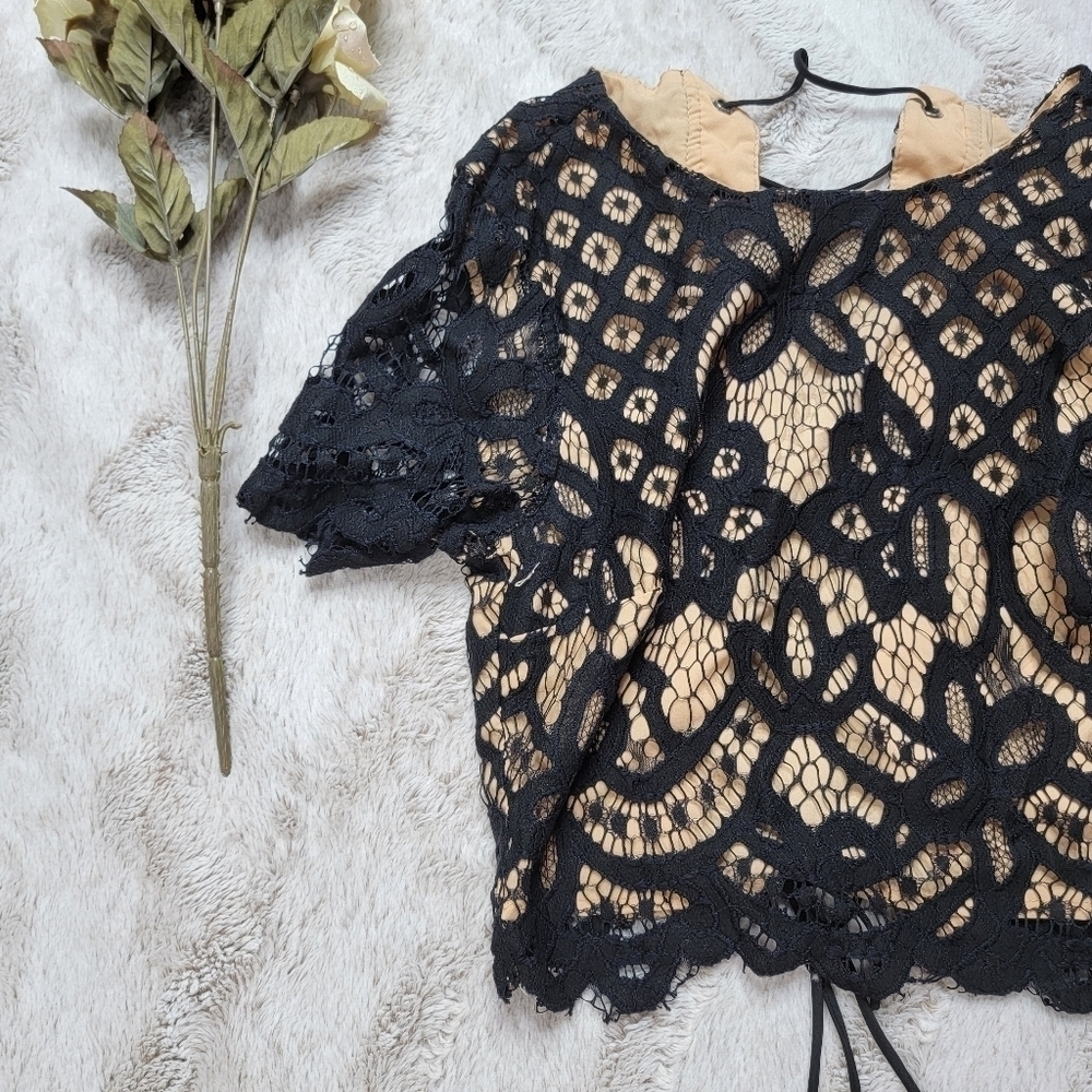 Tobi Black‎ Lace Corset Lace Up Back Short Sleeve Nude Underlay Blouse Size XS - Picture 2 of 11